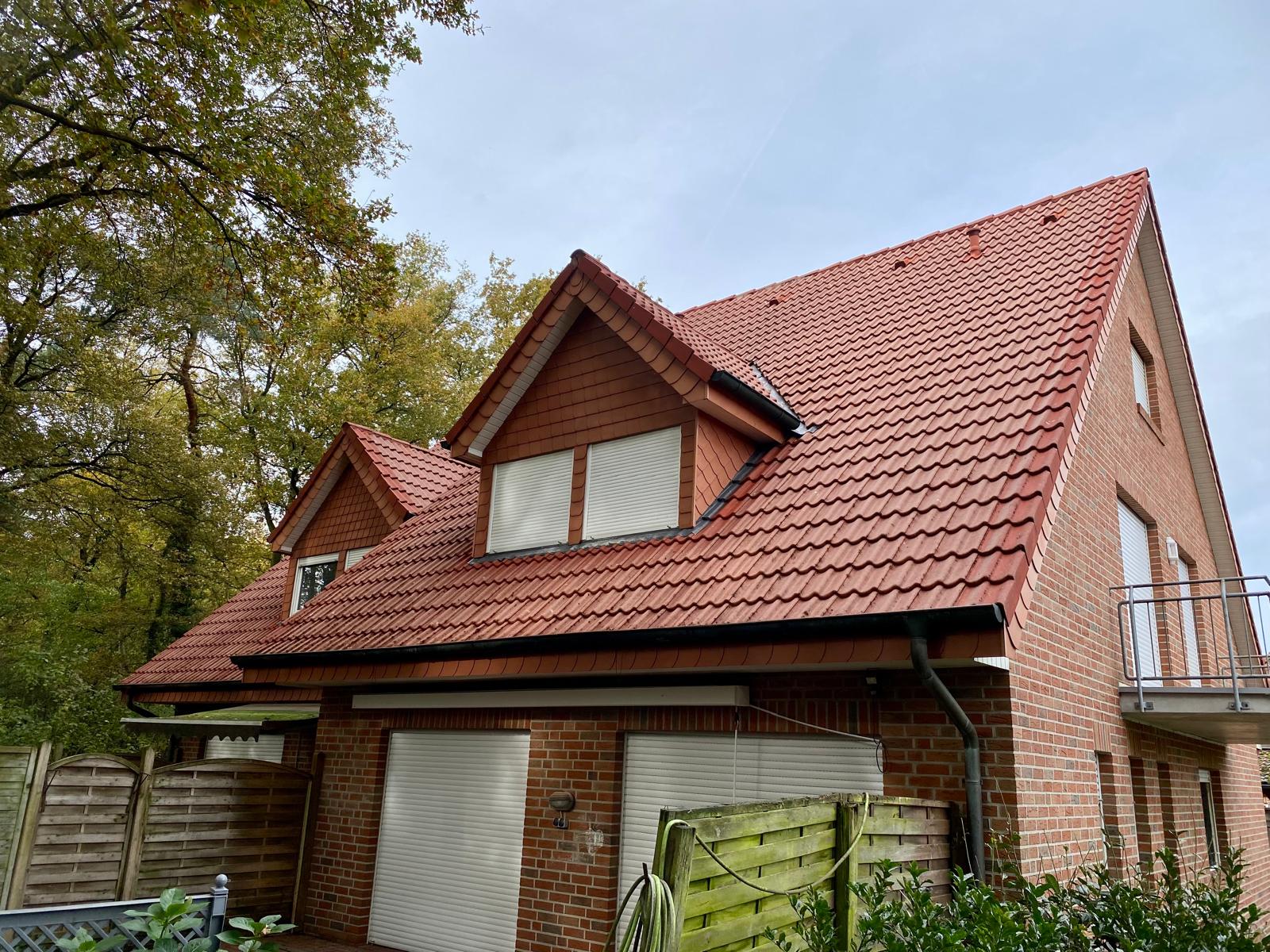 Nachher: Sauber gereinigtes Dach nach unserem Niederdruck-Verfahren.